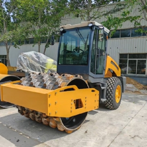 座駕壓路機STS08